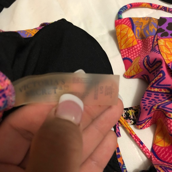 2 Victoria secret 1 roxy bathing suits - Picture 4 of 5